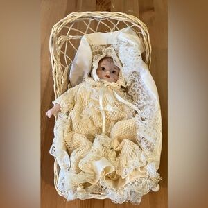 EUC Vintage Musical Porcelain Baby Doll in Lace Christening Gown Wicker Basket